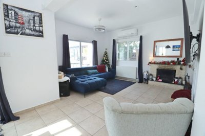 Detached Villa For Sale  in  Peyia Village