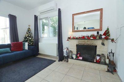 Detached Villa For Sale  in  Peyia Village