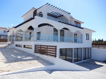 Detached Villa For Sale  in  Peyia Village
