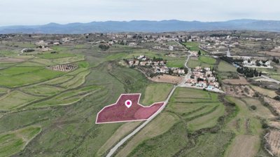 Touristic/Protection Zone Field in Kathikas, Paphos