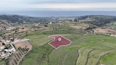 Touristic/Protection Zone Field in Kathikas, Paphos