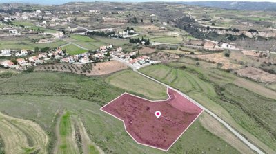 Touristic/Protection Zone Field in Kathikas, Paphos