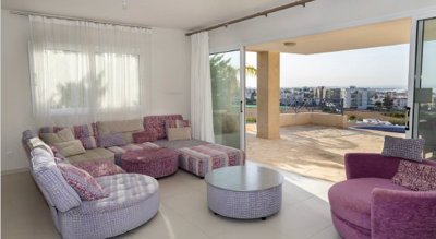 Detached Villa For Sale  in  Chlorakas