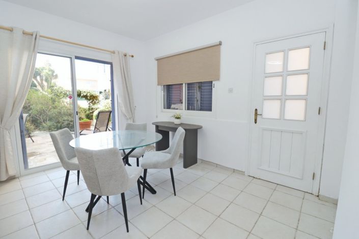 Image No.9-2 Bed Townhouse for sale