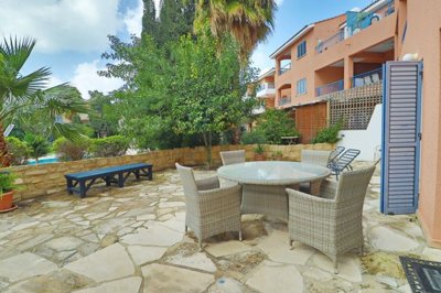 Ground Floor Apartment  For Sale  in  Universal Area