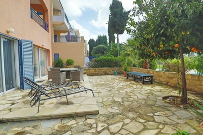 Ground Floor Apartment  For Sale  in  Universal Area