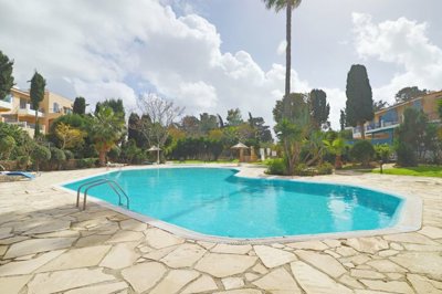 Ground Floor Apartment  For Sale  in  Universal Area