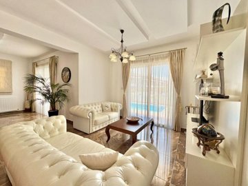 Detached Villa For Sale  in  Peyia Village