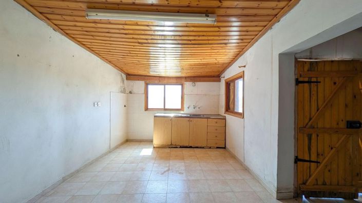 Image No.8-2 Bed House for sale