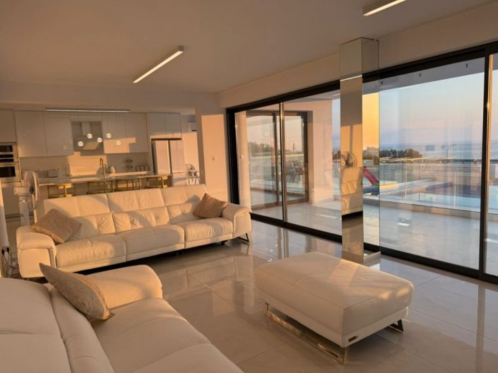 Image No.8-4 Bed Villa for sale