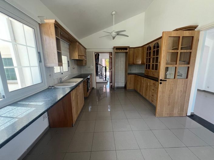 Image No.9-Villa de 5 chambres à vendre à Kissonerga