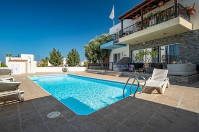 Ground Floor Apartment  For Sale  in  Universal Area