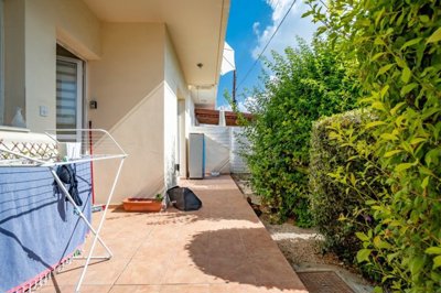 Ground Floor Apartment  For Sale  in  Universal Area
