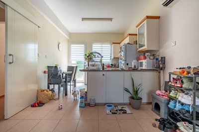 Ground Floor Apartment  For Sale  in  Universal Area