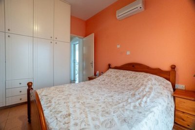 Ground Floor Apartment  For Sale  in  Universal Area