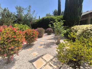 Bungalow For Sale  in  Chlorakas