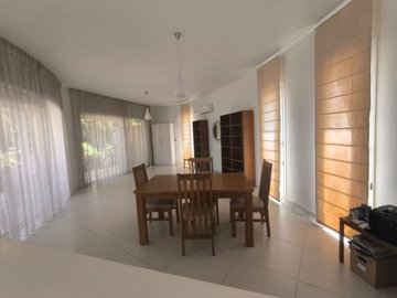 Bungalow For Sale  in  Chlorakas