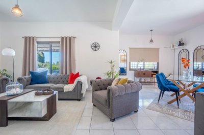 Bungalow For Sale  in  Mesogi
