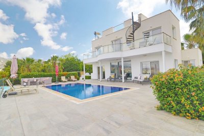 Detached Villa For Sale  in  Select Location