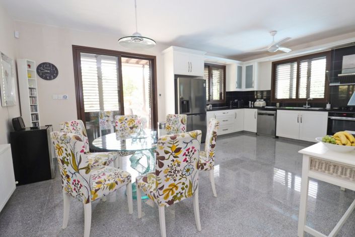 Image No.10-4 Bed Villa for sale