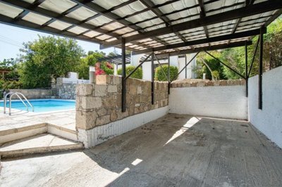 Bungalow For Sale  in  Kamares