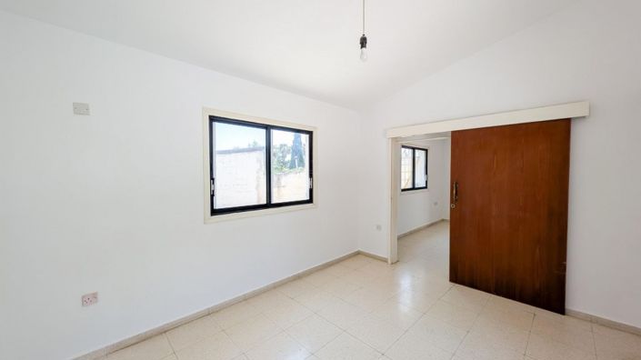 Image No.10-4 Bed House for sale