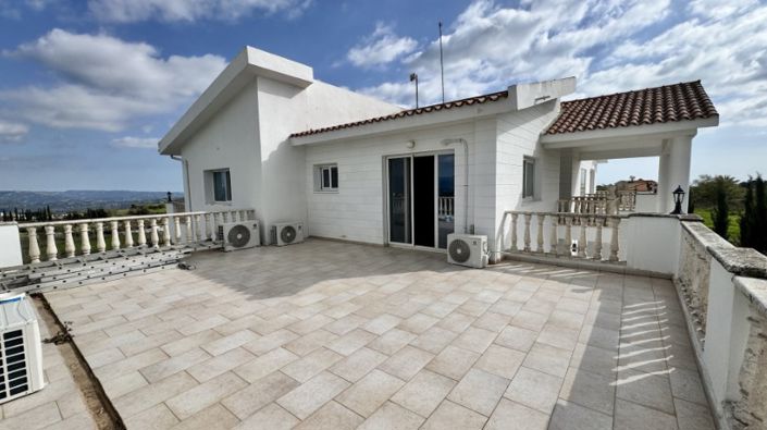 Image No.2-Villa de 6 chambres à vendre à Tsada