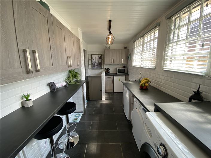 Image No.22-5 Bed House for sale