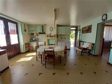 1523677453