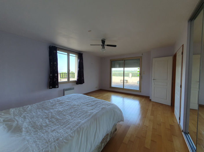 Image No.11-3 Bed House for sale