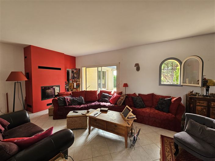 Image No.10-3 Bed House for sale