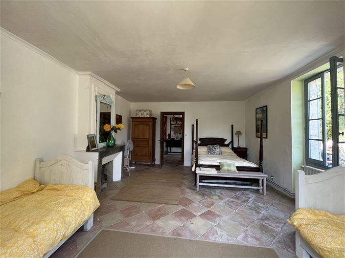 Image No.10-4 Bed House for sale