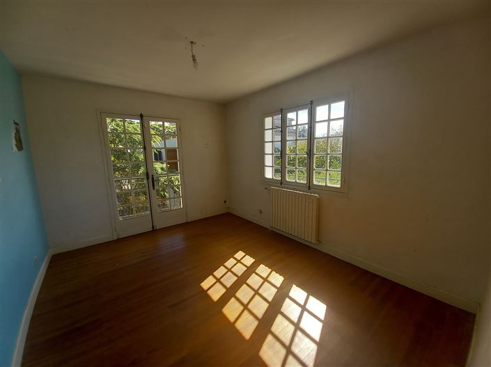 Image No.12-2 Bed House for sale