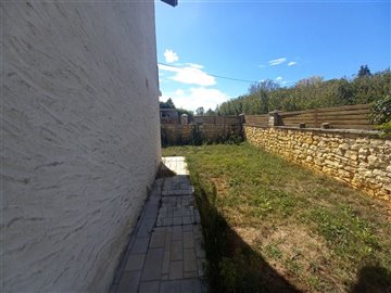 15586588017