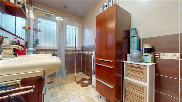 Image No.8-5 Bed House for sale