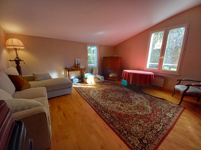 Image No.7-5 Bed House for sale