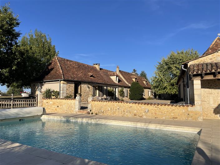Image No.1-12 Bed House for sale