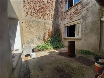 1545761602