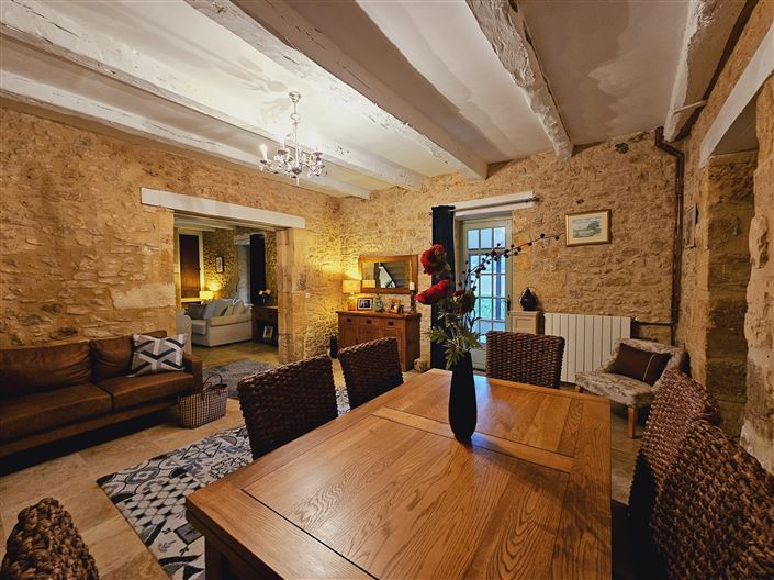 Image No.8-5 Bed House for sale