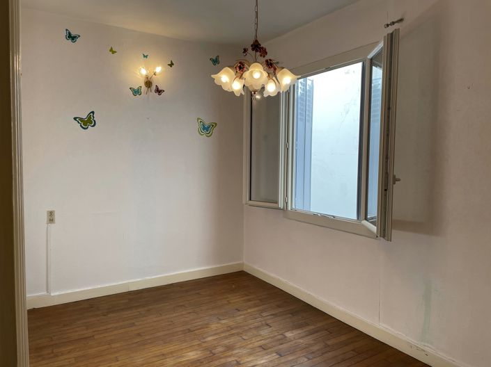 Image No.8-5 Bed House for sale