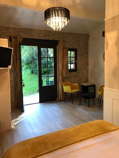 Image No.6-10 Bed House for sale