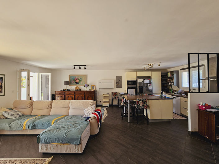 Image No.18-4 Bed House for sale