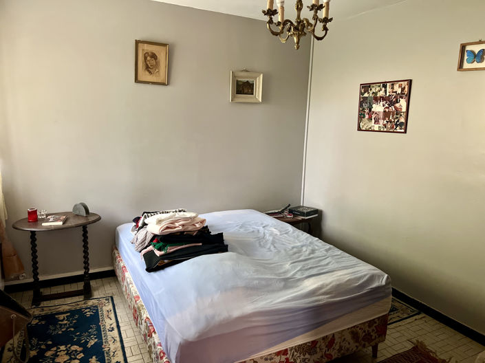 Image No.12-3 Bed Property for sale