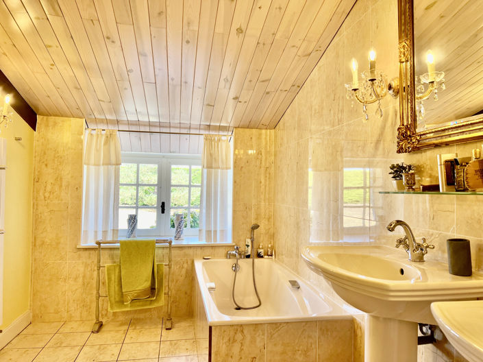 Image No.13-4 Bed Property for sale