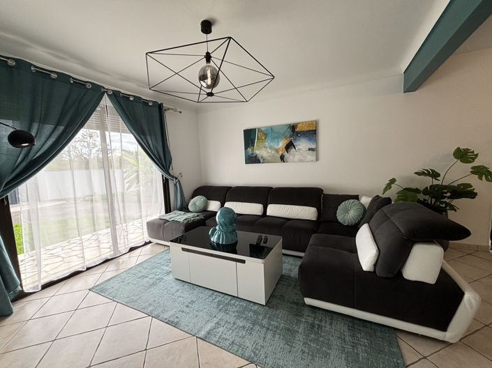 Image No.8-5 Bed House for sale