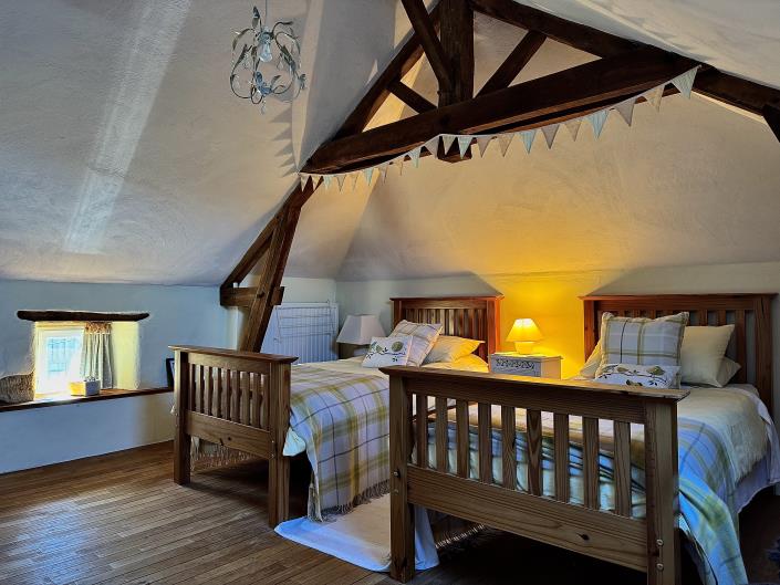 Image No.16-4 Bed Farmhouse for sale