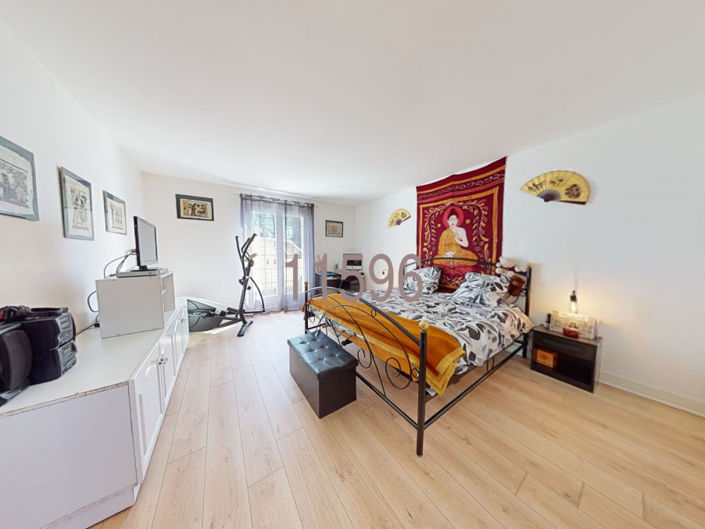 Image No.10-3 Bed House for sale