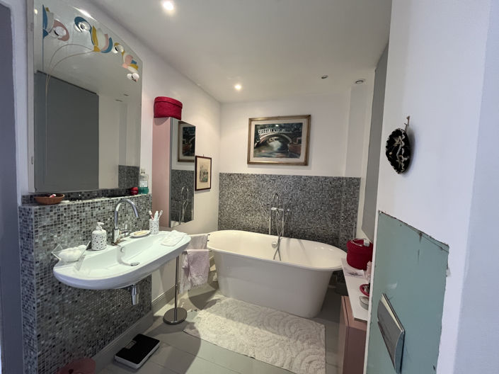 Image No.11-2 Bed House for sale