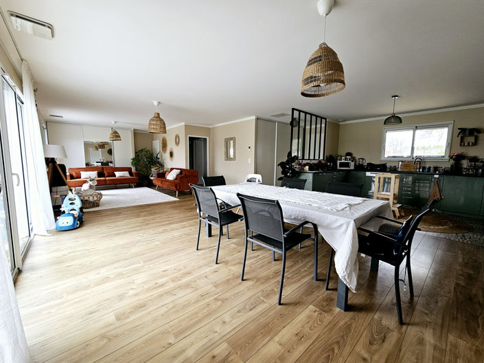 Image No.7-7 Bed House for sale