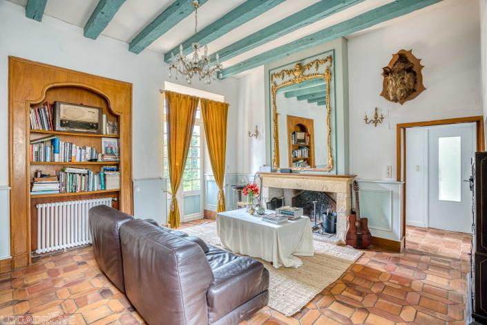 Image No.2-4 Bed Chateaux for sale